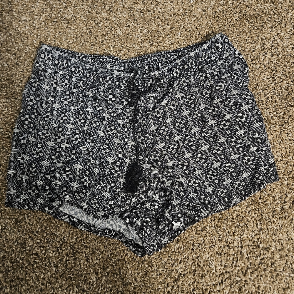 Old Navy Black and White Patterned High Waist Shorts - SMALL